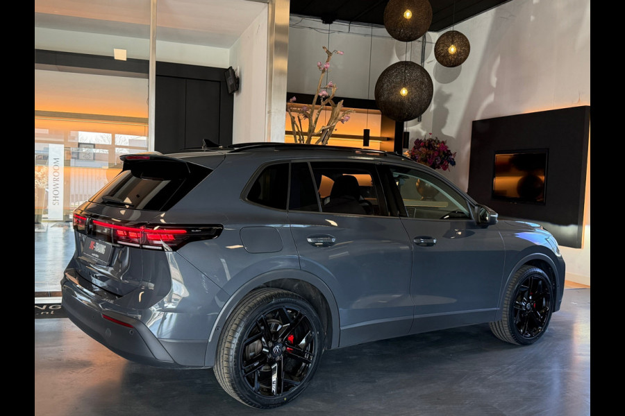 Volkswagen Tiguan 1.5 eTSI Black style Panorama Camera Keyless