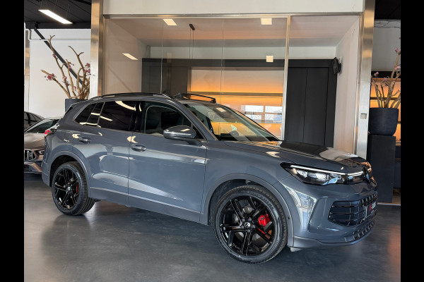 Volkswagen Tiguan 1.5 eTSI Black style Panorama Camera Keyless