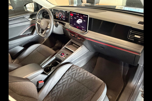 Volkswagen Tiguan 1.5 eTSI Black style Panorama Camera Keyless