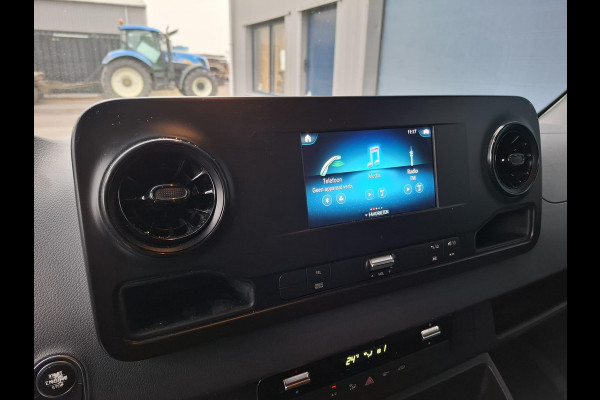 Mercedes-Benz Sprinter 211 2.2 CDI L2H2 AUTOMAAT / TREKHAAK / NAVI / EURO 6 / CARPLAY
