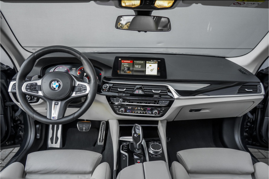 BMW 5 Serie Touring 540i xDrive High Ex M-Sport Speciale Kleur Stoelvent H/K 360° 20"