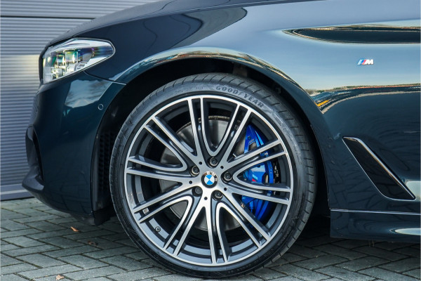 BMW 5 Serie Touring 540i xDrive High Ex M-Sport Speciale Kleur Stoelvent H/K 360° 20"