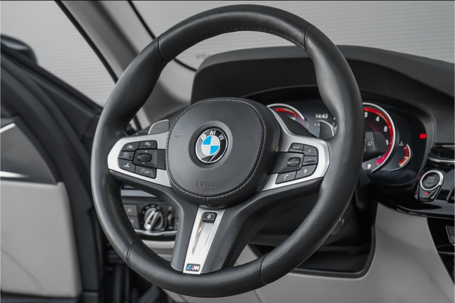 BMW 5 Serie Touring 540i xDrive High Ex M-Sport Speciale Kleur Stoelvent H/K 360° 20"