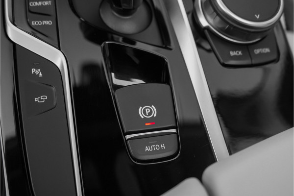 BMW 5 Serie Touring 540i xDrive High Ex M-Sport Speciale Kleur Stoelvent H/K 360° 20"