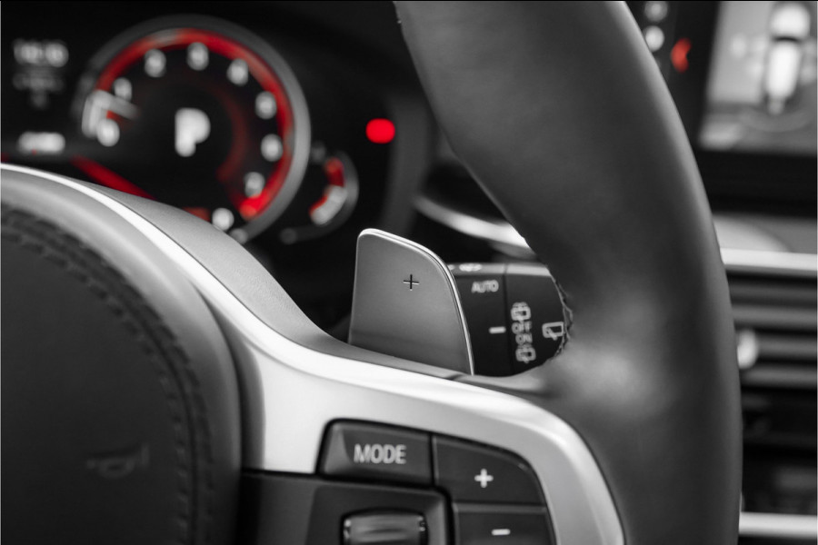 BMW 5 Serie Touring 540i xDrive High Ex M-Sport Speciale Kleur Stoelvent H/K 360° 20"