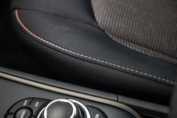 MINI Countryman 1.5 Cooper S E ALL4 Essential CAMERA / NAVI / CARPLAY / AIRCO / ZWART / STOELVERWARMING