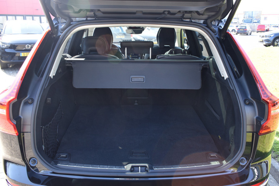 Volvo XC60 T8 AWD 390PK Plug-in Hybrid Inscription | Trekhaak | Panodak | Stoel-Stuur verwarming | ACC | All season |