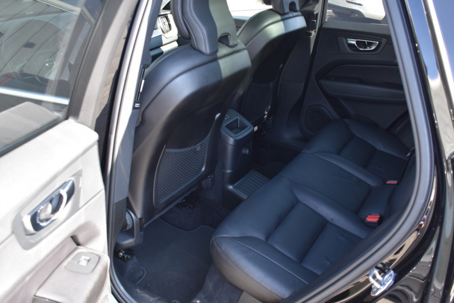 Volvo XC60 T8 AWD 390PK Plug-in Hybrid Inscription | Trekhaak | Panodak | Stoel-Stuur verwarming | ACC | All season |