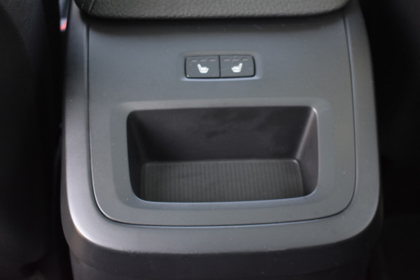 Volvo XC60 T8 AWD 390PK Plug-in Hybrid Inscription | Trekhaak | Panodak | Stoel-Stuur verwarming | ACC | All season |