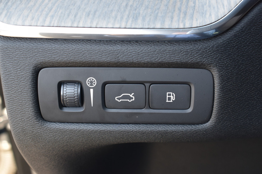 Volvo XC60 T8 AWD 390PK Plug-in Hybrid Inscription | Trekhaak | Panodak | Stoel-Stuur verwarming | ACC | All season |