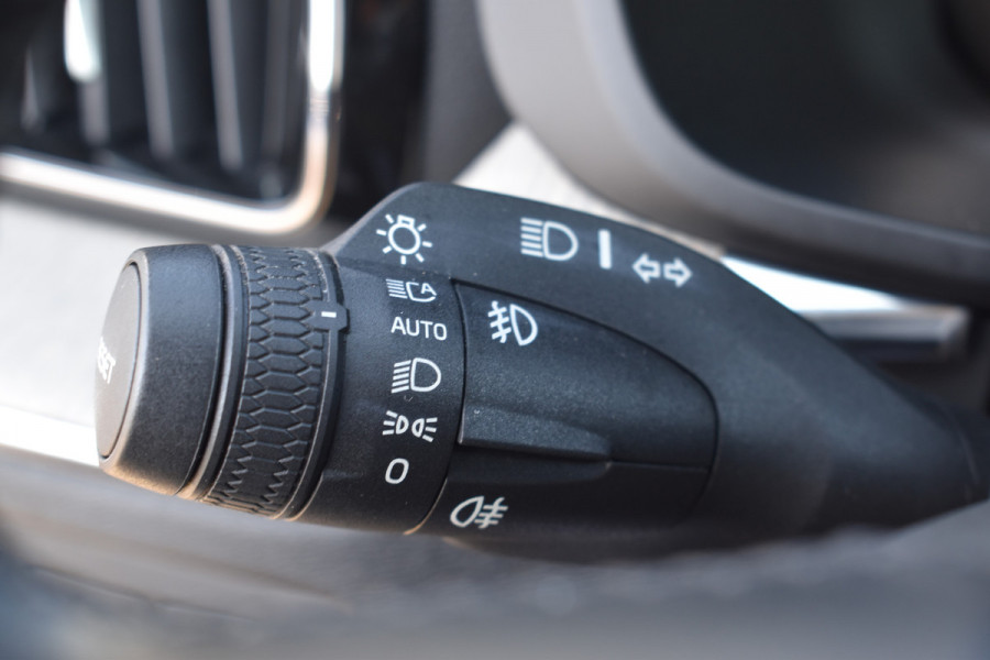 Volvo XC60 T8 AWD 390PK Plug-in Hybrid Inscription | Trekhaak | Panodak | Stoel-Stuur verwarming | ACC | All season |