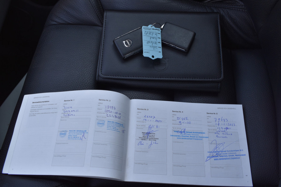 Volvo XC60 T8 AWD 390PK Plug-in Hybrid Inscription | Trekhaak | Panodak | Stoel-Stuur verwarming | ACC | All season |