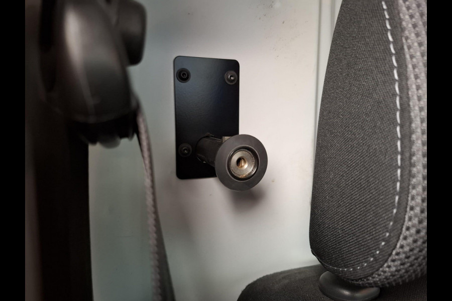 Renault Trafic 2.0 dCi 145 T27 L1H1 Comfort AUTOMAAT / IMPERIAL / NAVI / KASTEN INRICHTING / TREKHAAK