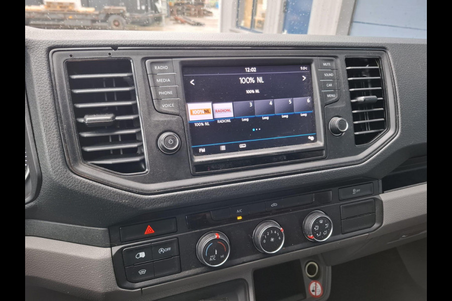 Volkswagen Crafter 35 2.0 TDI L3H3 Highline AUTOMAAT / STANDKACHEL / TREKHAAK / CARPLAY / NAVI