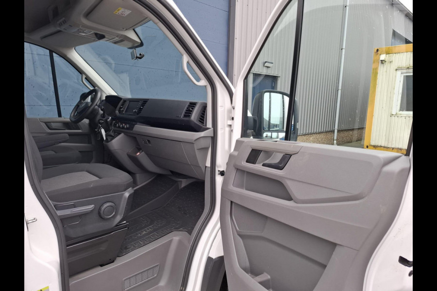 Volkswagen Crafter 35 2.0 TDI L3H3 Highline AUTOMAAT / STANDKACHEL / TREKHAAK / CARPLAY / NAVI