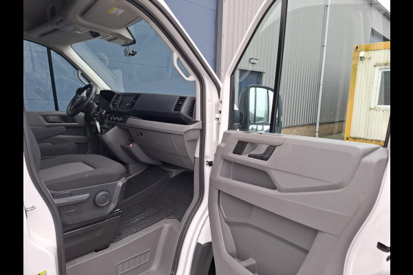 Volkswagen Crafter 35 2.0 TDI L3H3 Highline AUTOMAAT / STANDKACHEL / TREKHAAK / CARPLAY / NAVI