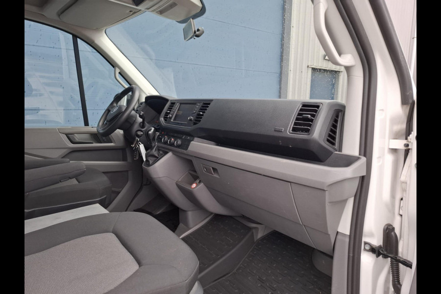 Volkswagen Crafter 35 2.0 TDI L3H3 Highline AUTOMAAT / STANDKACHEL / TREKHAAK / CARPLAY / NAVI
