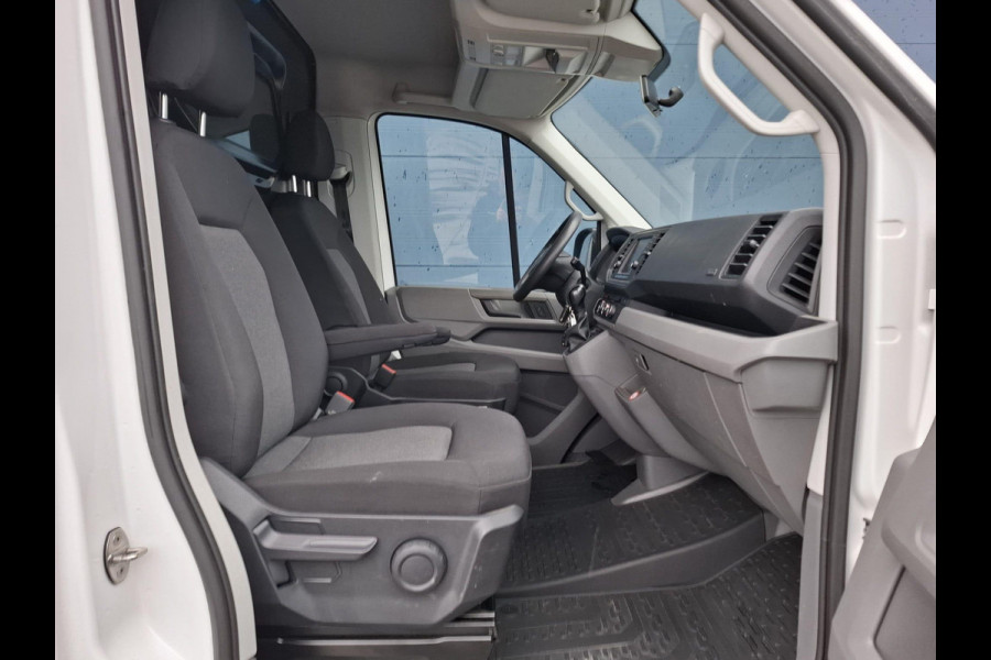 Volkswagen Crafter 35 2.0 TDI L3H3 Highline AUTOMAAT / STANDKACHEL / TREKHAAK / CARPLAY / NAVI