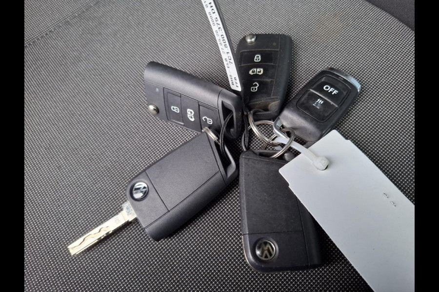 Volkswagen Crafter 35 2.0 TDI L3H3 Highline AUTOMAAT / STANDKACHEL / TREKHAAK / CARPLAY / NAVI