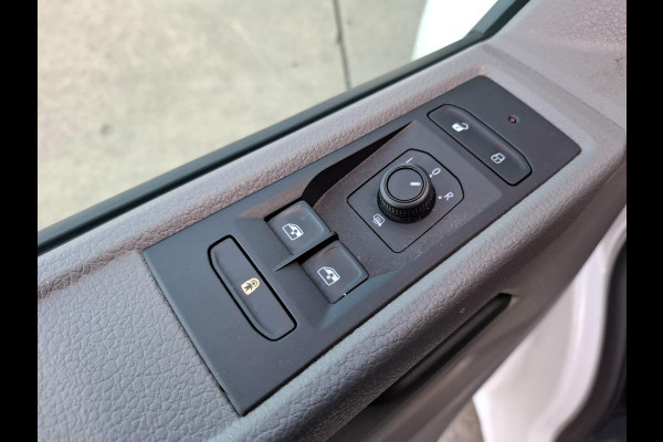 Volkswagen Transporter 2.0 TDI L2H1 30 DC VERLAAGD / SPOILERS IN KLEUR / AIRCO / CRUISE /  DUBBEL CABINE