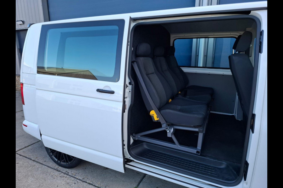 Volkswagen Transporter 2.0 TDI L2H1 30 DC VERLAAGD / SPOILERS IN KLEUR / AIRCO / CRUISE /  DUBBEL CABINE