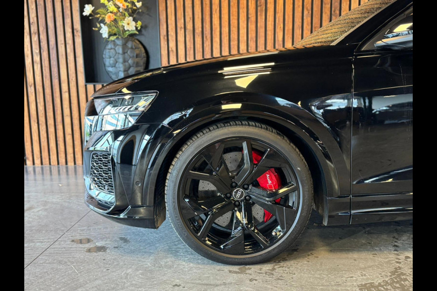 Audi Q8 4.0 TFSI RSQ8 quattro / Keramisch / Softclose / HUD / Stuurverwarming / B&O / Memory