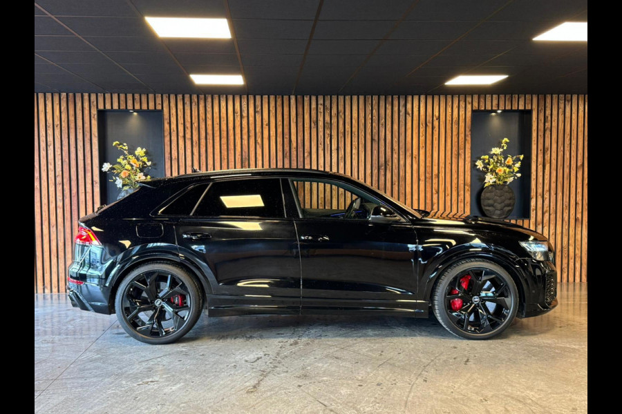 Audi Q8 4.0 TFSI RSQ8 quattro / Keramisch / Softclose / HUD / Stuurverwarming / B&O / Memory