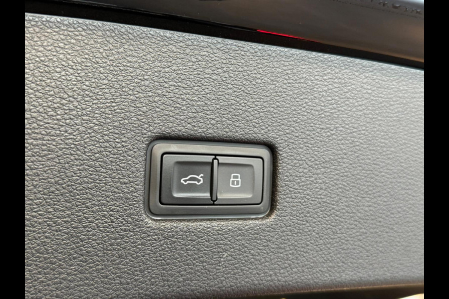 Audi Q8 4.0 TFSI RSQ8 quattro / Keramisch / Softclose / HUD / Stuurverwarming / B&O / Memory