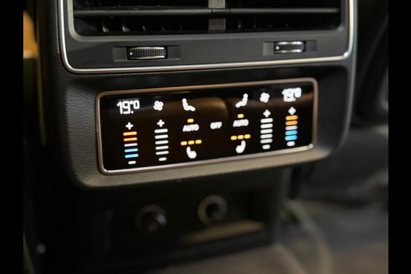 Audi Q8 4.0 TFSI RSQ8 quattro / Keramisch / Softclose / HUD / Stuurverwarming / B&O / Memory