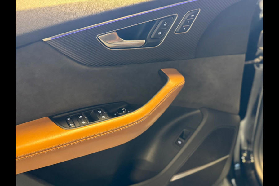 Audi Q8 4.0 TFSI RSQ8 quattro / Keramisch / Softclose / HUD / Stuurverwarming / B&O / Memory