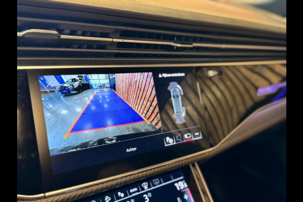 Audi Q8 4.0 TFSI RSQ8 quattro / Keramisch / Softclose / HUD / Stuurverwarming / B&O / Memory