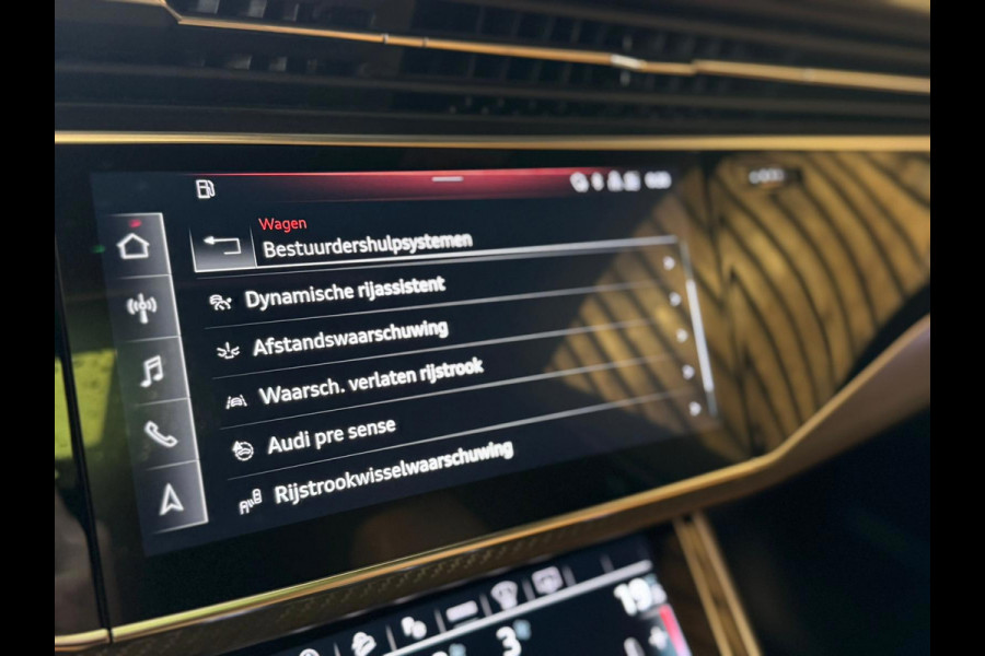 Audi Q8 4.0 TFSI RSQ8 quattro / Keramisch / Softclose / HUD / Stuurverwarming / B&O / Memory