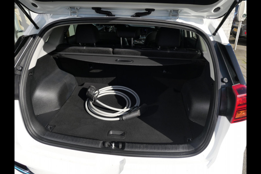 Kia e-Niro DynamicPlusLine 64 kWh | Schuif/kantel dak | Adaptief | Stoel/stuurverwarming | Navi | Camera |