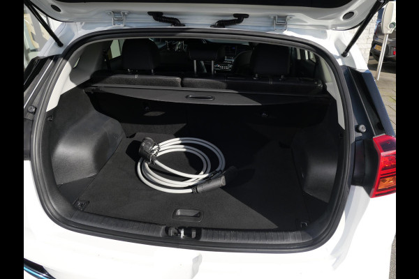 Kia e-Niro DynamicPlusLine 64 kWh | Schuif/kantel dak | Adaptief | Stoel/stuurverwarming | Navi | Camera |