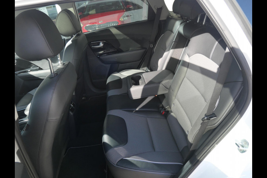 Kia e-Niro DynamicPlusLine 64 kWh | Schuif/kantel dak | Adaptief | Stoel/stuurverwarming | Navi | Camera |