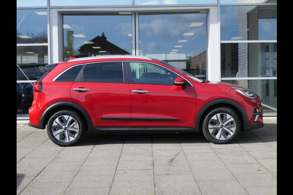 Kia e-Niro DynamicPlusLine 64 kWh | Schuif/kantel dak | Adaptief | Stoel/stuurverwarming | Navi | Camera |