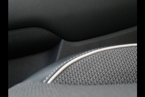 Kia e-Niro DynamicPlusLine 64 kWh | Schuif/kantel dak | Adaptief | Stoel/stuurverwarming | Navi | Camera |