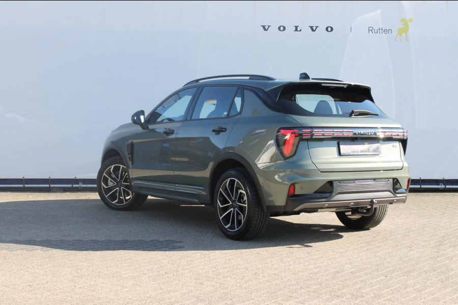 Lynk & Co 01 276PK Automaat Core / Adaptieve cruise control / Stoel - en stuurwielverarming / Parkeersensoren met camera / Apple carplay / Trekhaak / Metallic lak / 19" lichtmetalen velgen