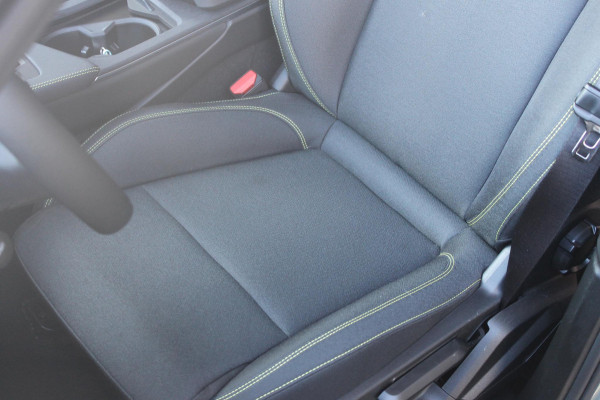 Lynk & Co 01 276PK Automaat Core / Adaptieve cruise control / Stoel - en stuurwielverarming / Parkeersensoren met camera / Apple carplay / Trekhaak / Metallic lak / 19" lichtmetalen velgen