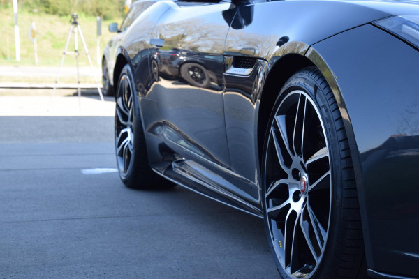 Jaguar F-Type 2.0T Chequered Flag