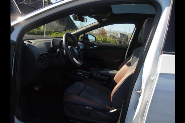 Volkswagen ID.4 Max 77 kWh | Panoramadak | Camera | Sfeerverlichting | Trekhaak | Apple Carplay |
