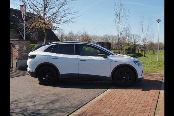 Volkswagen ID.4 Max 77 kWh | Panoramadak | Camera | Sfeerverlichting | Trekhaak | Apple Carplay |