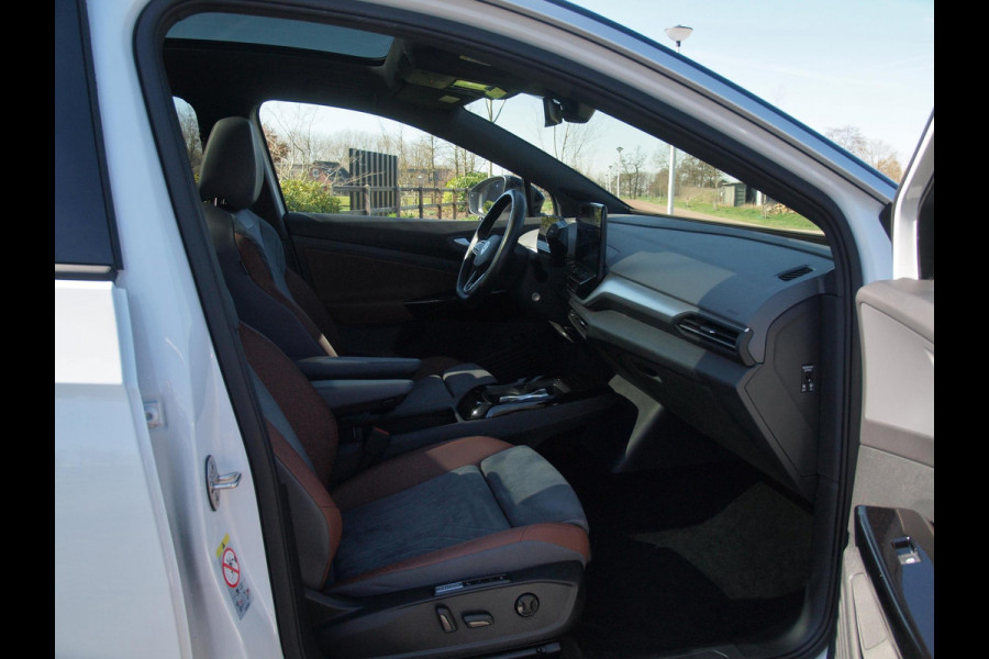 Volkswagen ID.4 Max 77 kWh | Panoramadak | Camera | Sfeerverlichting | Trekhaak | Apple Carplay |