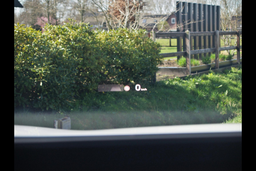 Volkswagen ID.4 Max 77 kWh | Panoramadak | Camera | Sfeerverlichting | Trekhaak | Apple Carplay |