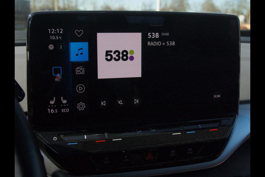 Volkswagen ID.4 Max 77 kWh | Panoramadak | Camera | Sfeerverlichting | Trekhaak | Apple Carplay |