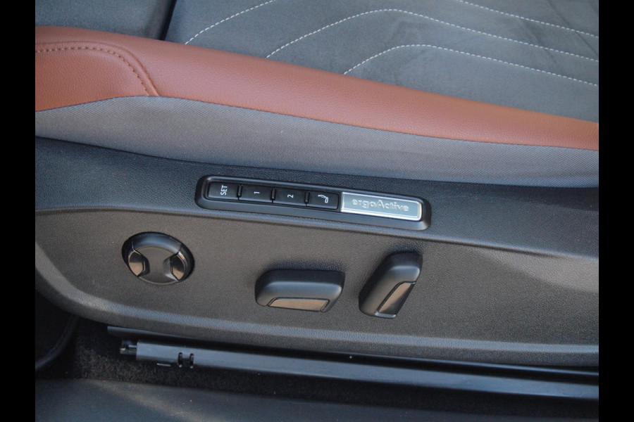 Volkswagen ID.4 Max 77 kWh | Panoramadak | Camera | Sfeerverlichting | Trekhaak | Apple Carplay |