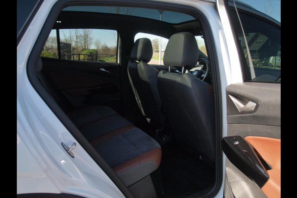 Volkswagen ID.4 Max 77 kWh | Panoramadak | Camera | Sfeerverlichting | Trekhaak | Apple Carplay |