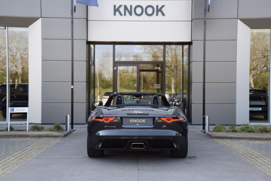 Jaguar F-Type 2.0T Chequered Flag