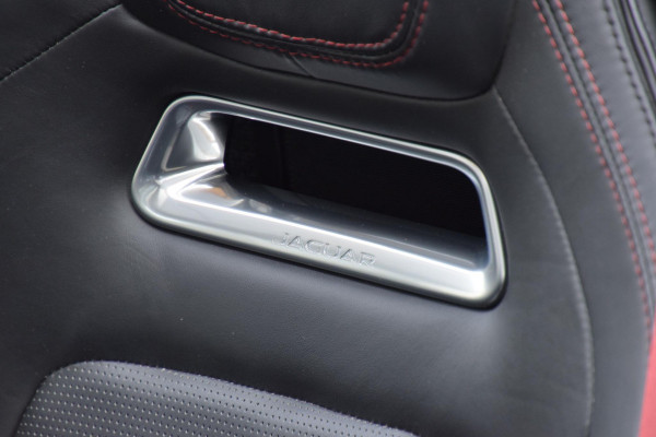 Jaguar F-Type 2.0T Chequered Flag