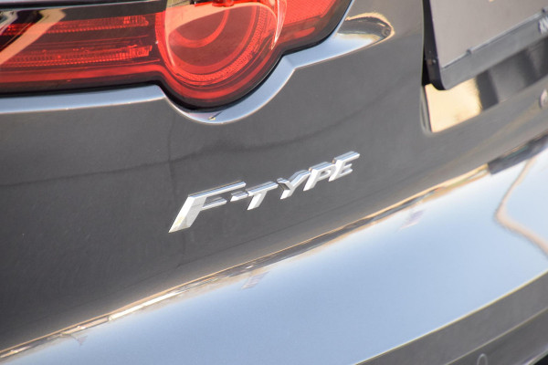 Jaguar F-Type 2.0T Chequered Flag